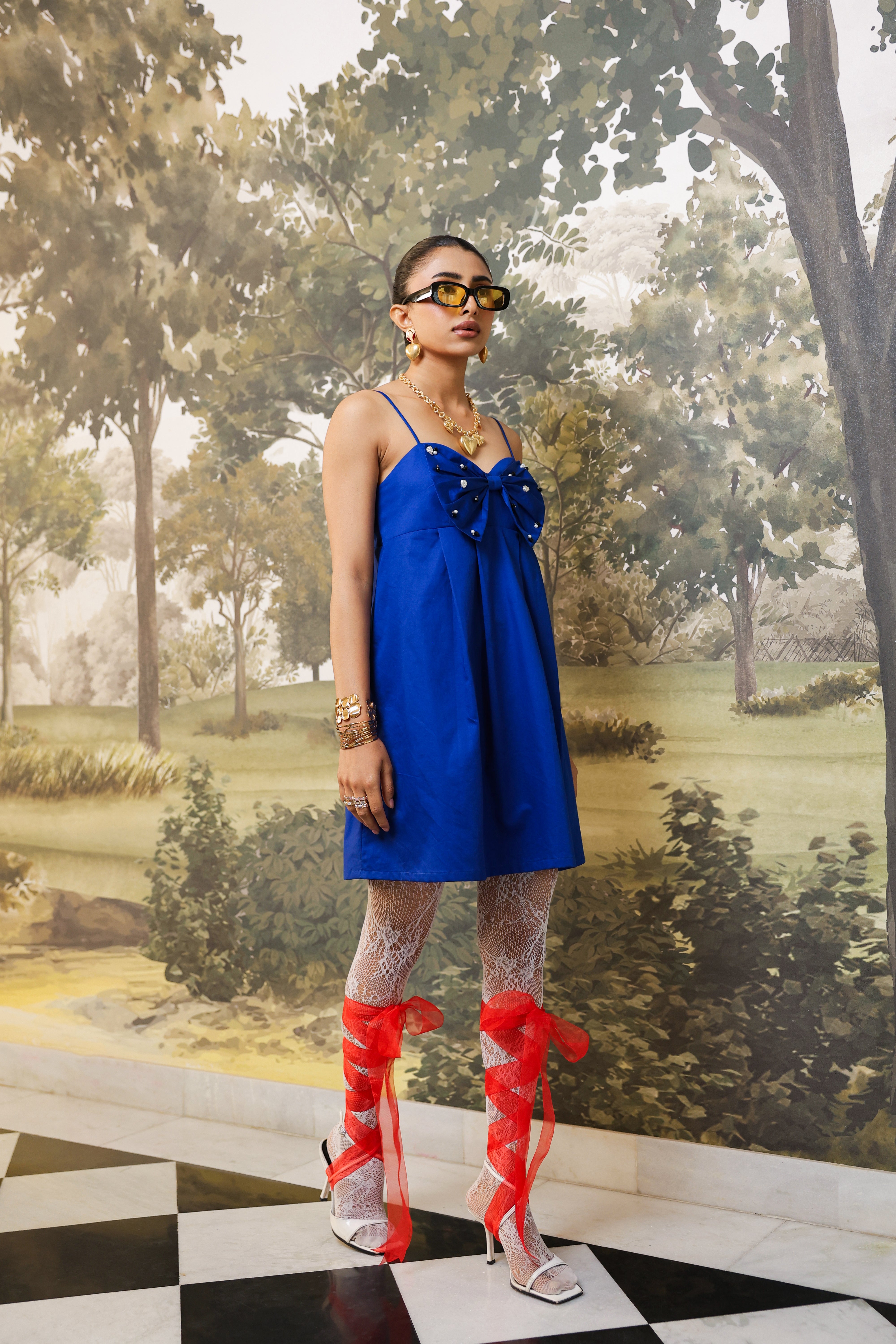 A BOW TO THE BOW MINI